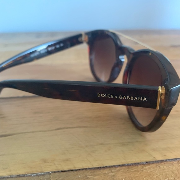 Dolce and Gabbana sunglasses - Picture 2 of 7
